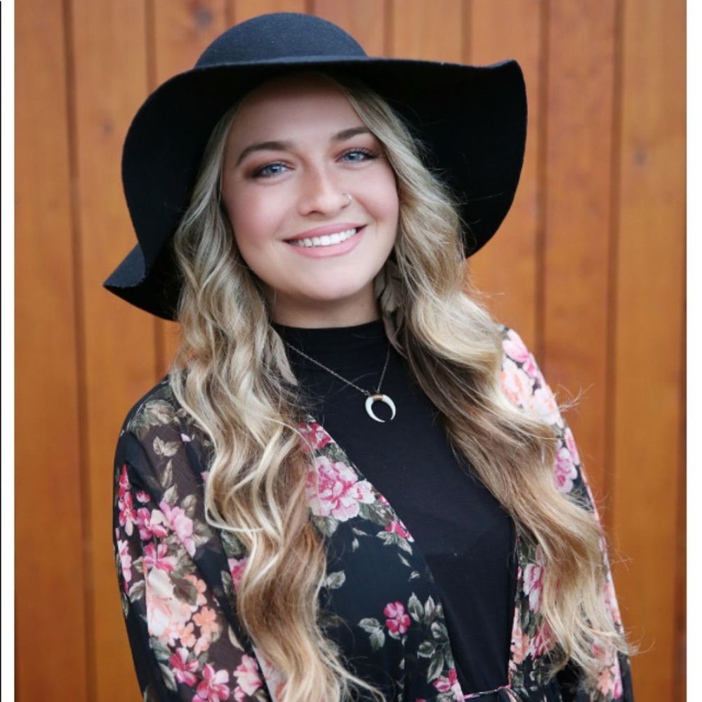 Meet your Posher, Sierra